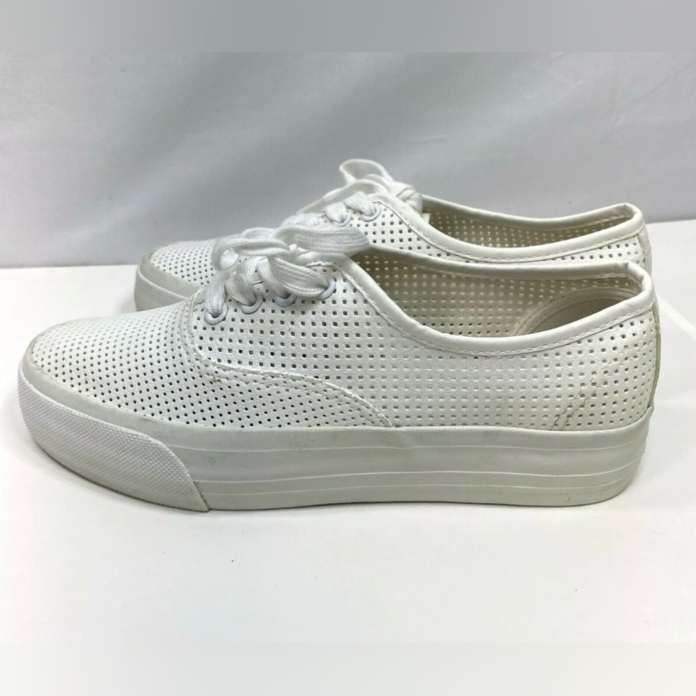 Restricted Sneakers Lace Up White Casual Low Top Casual Shoes Women's Size 8M.